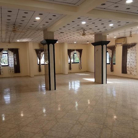 Grand Galaxy Hotel Krishna Nashik Eksteriør billede