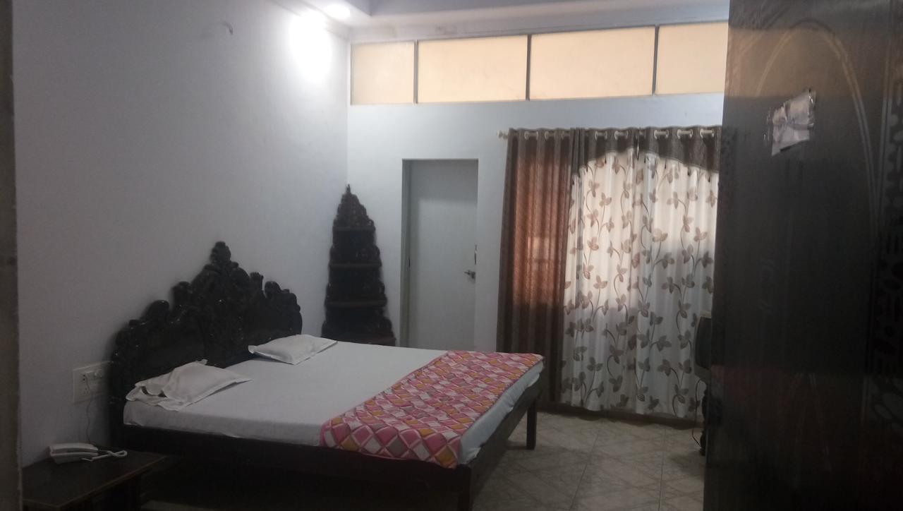 Grand Galaxy Hotel Krishna Nashik Eksteriør billede